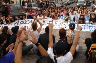 Cortei in Calabria con migliaia di studenti