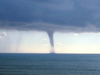 Maltempo: Tre trombe marine a Falerna