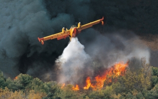 Incendi, la Protezione Civile Calabria avvisa 82 Sindaci: “I roghi hanno aggravato il rischio di frane”