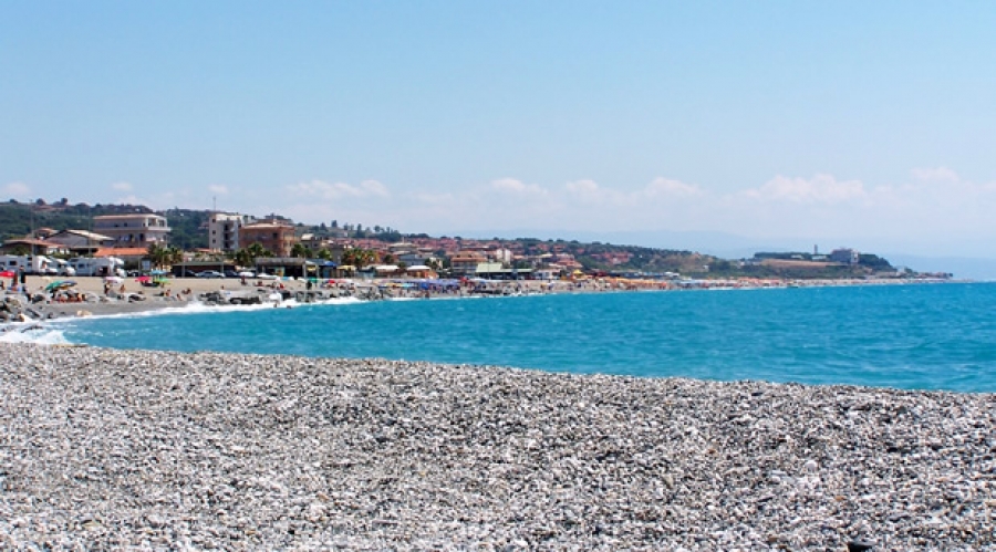 Nasce la prima libreria da spiaggia a Falerna